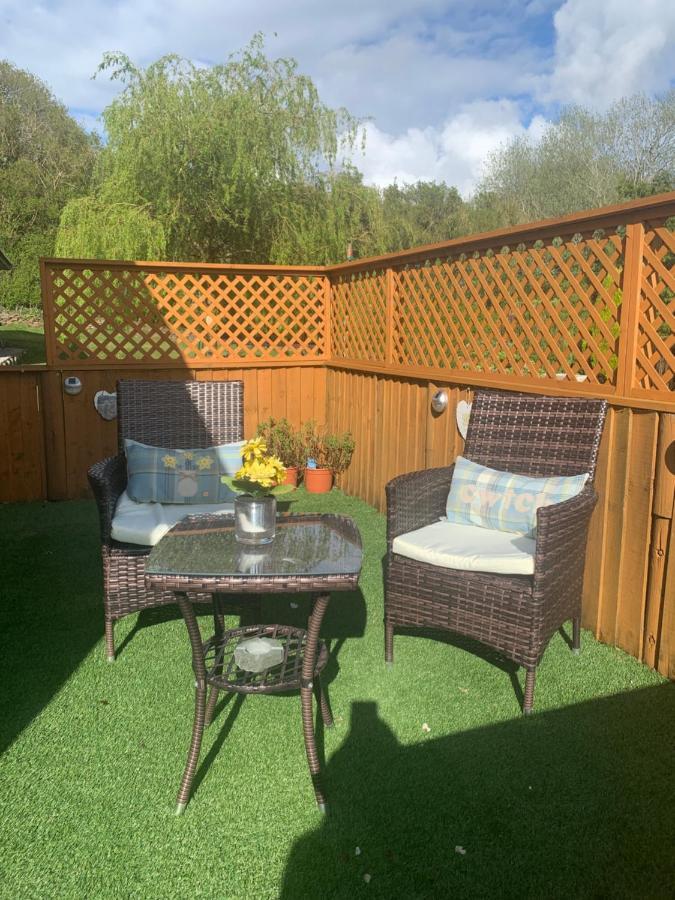 Swansea Log Cabin Pontardawe Exterior foto
