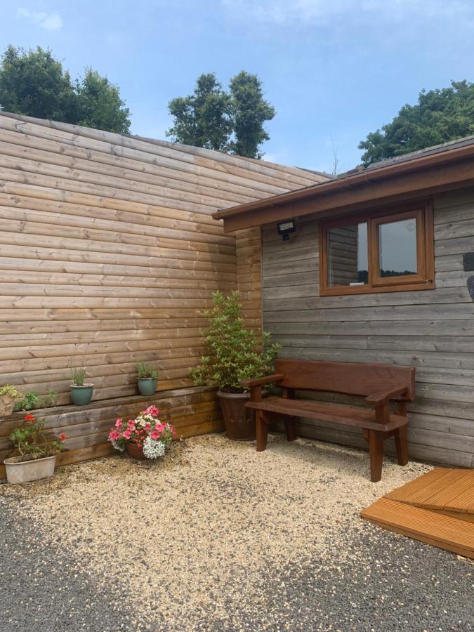 Swansea Log Cabin Pontardawe Exterior foto