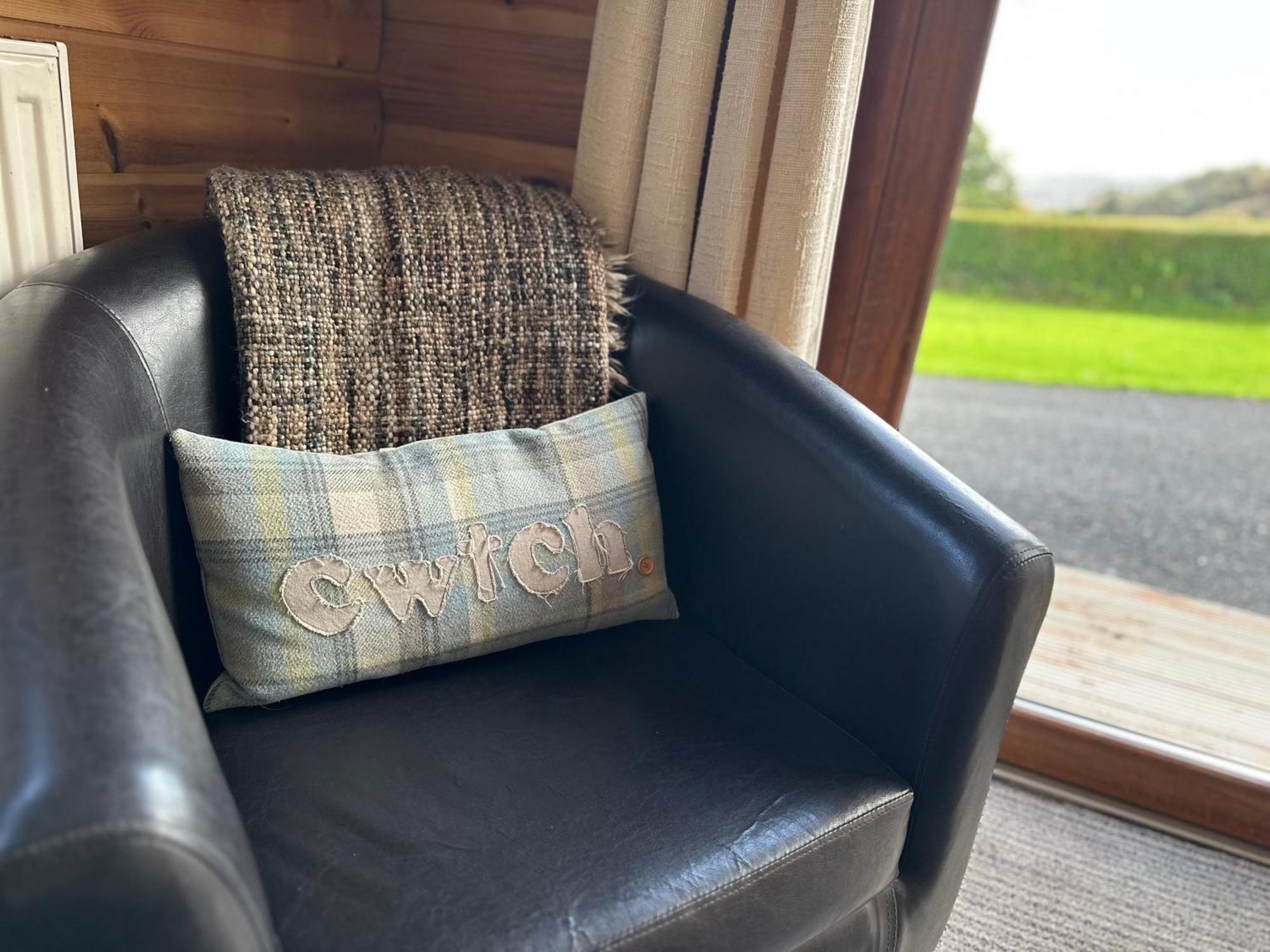Swansea Log Cabin Pontardawe Exterior foto