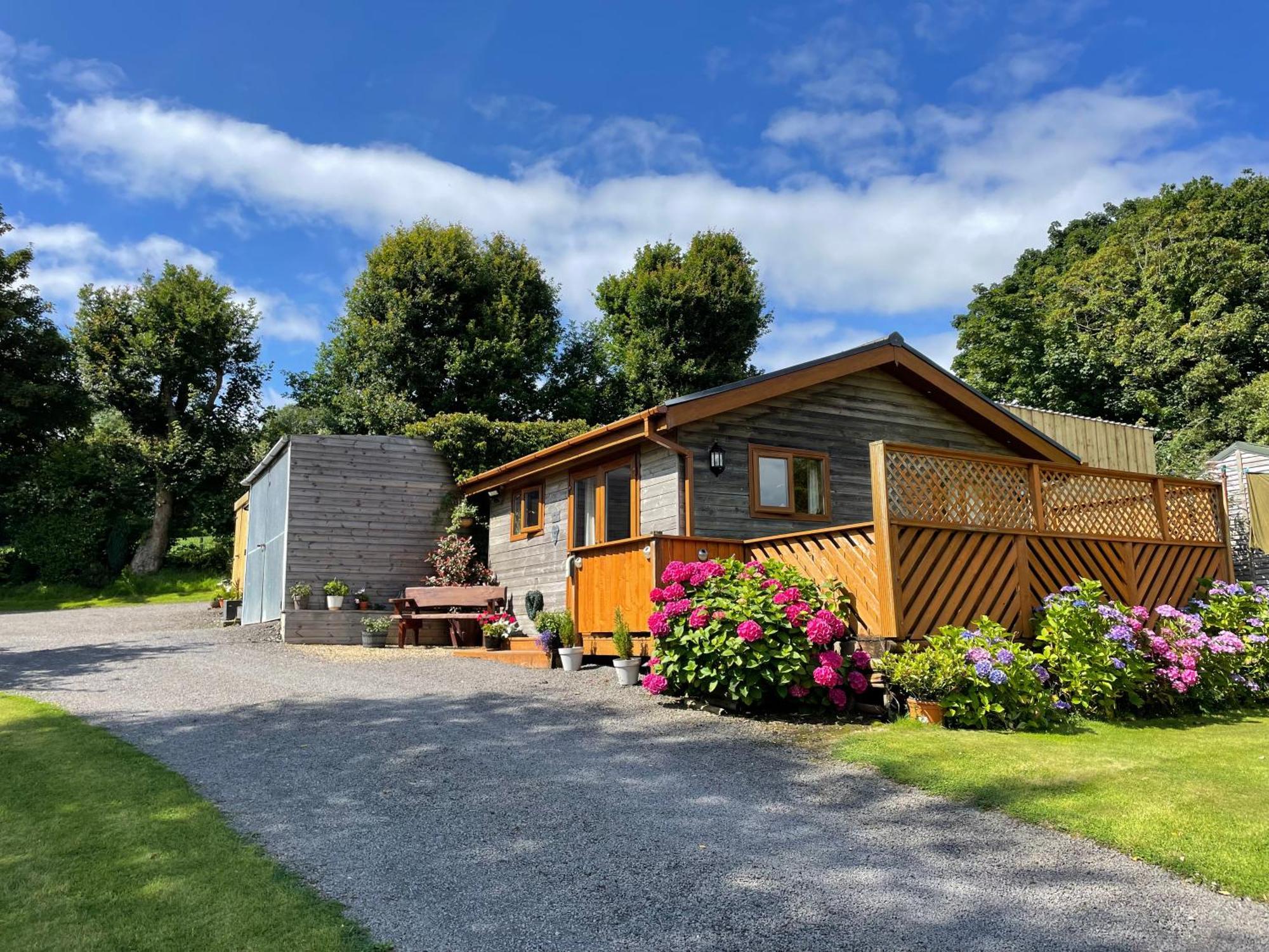 Swansea Log Cabin Pontardawe Exterior foto