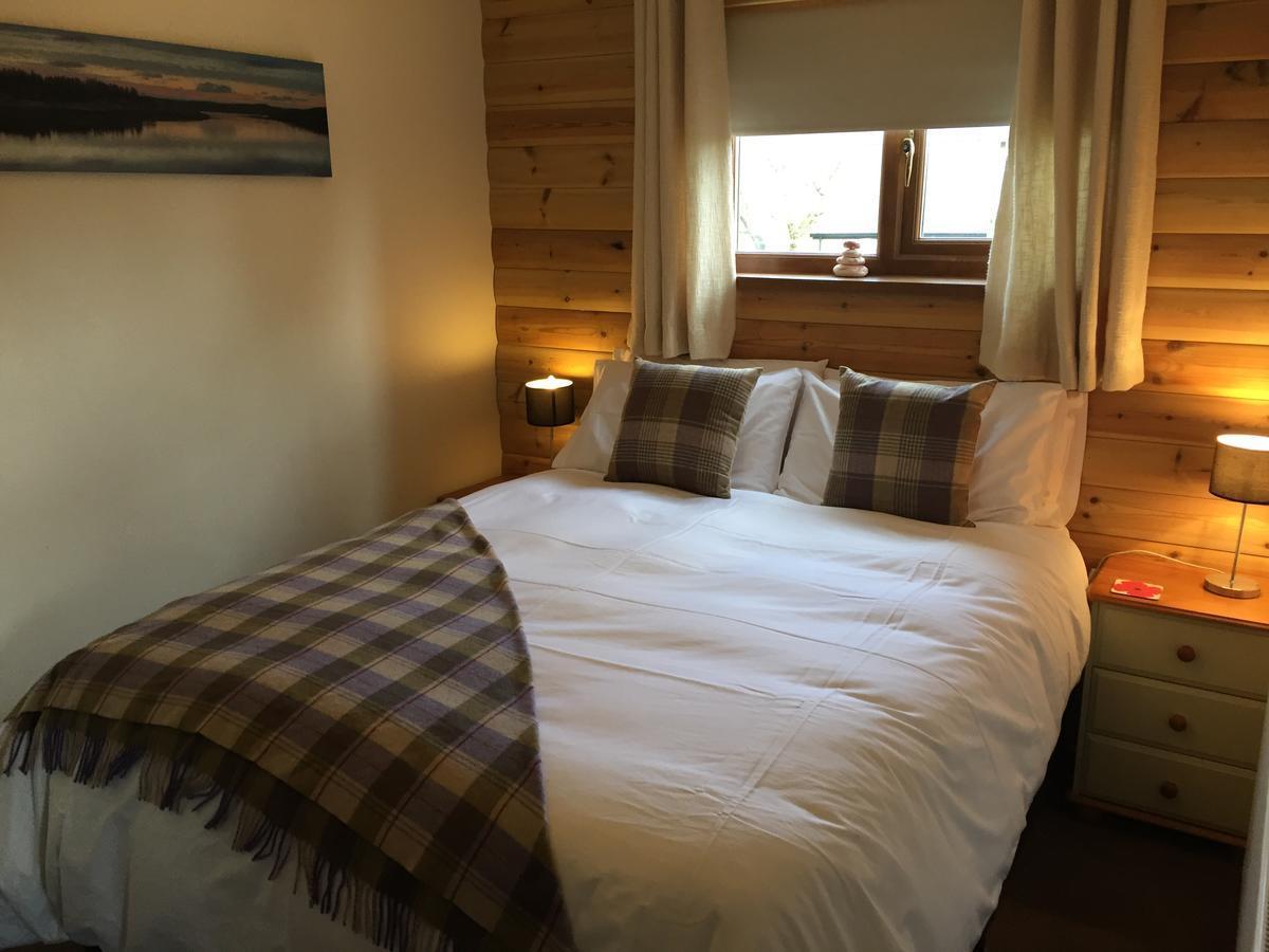 Swansea Log Cabin Pontardawe Exterior foto